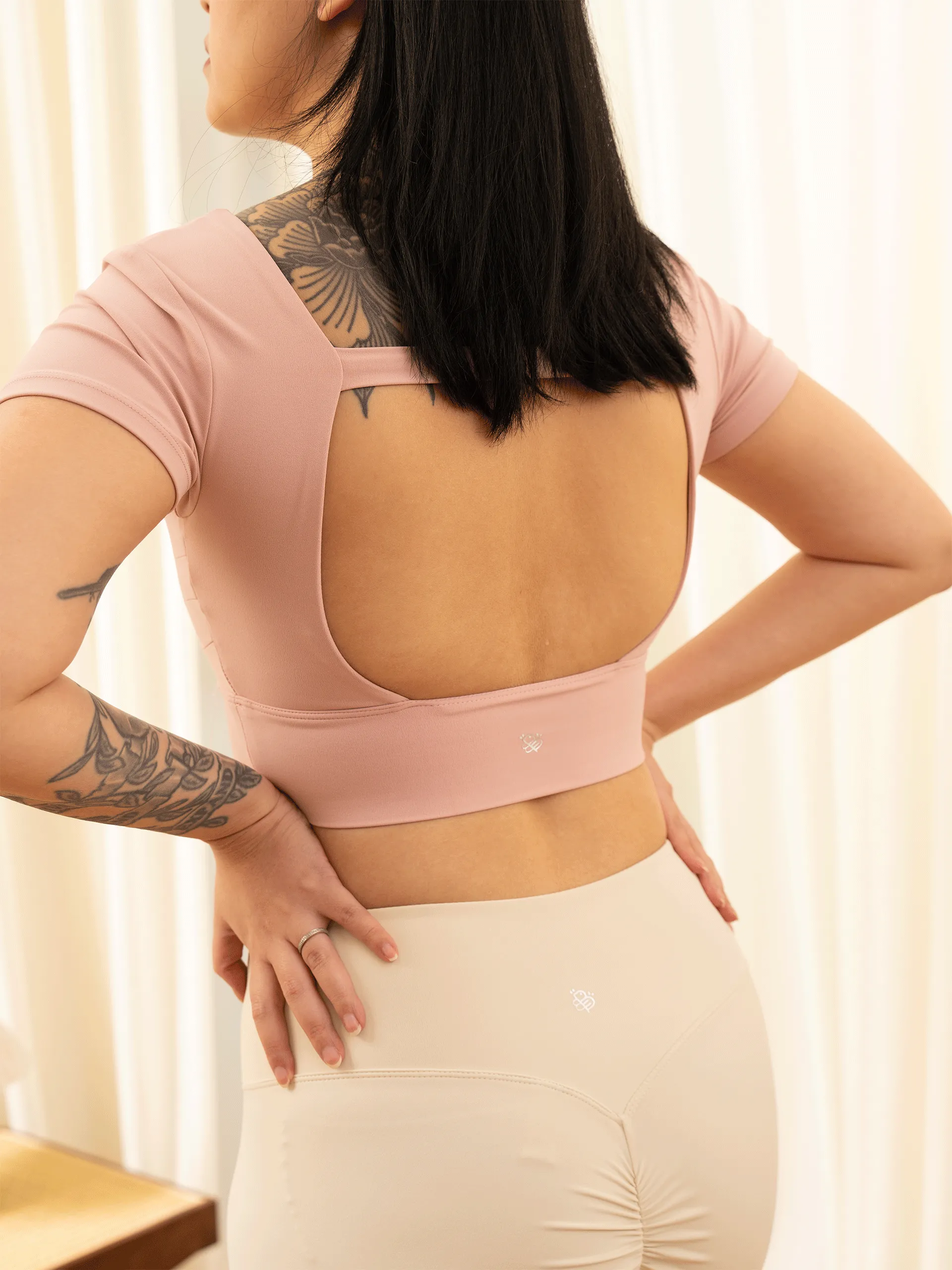 HEADERS-Event-663-1_0003_HEADERS-Event-725 V-Waist-Luxtreme-Ribbon-Tights